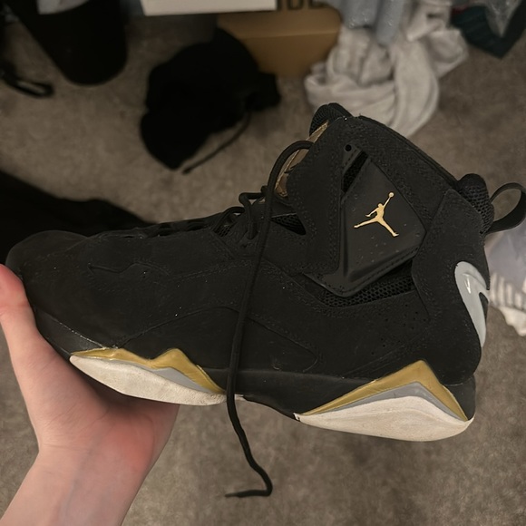 Jordan’s in a size 8 men! Only worn a few times! - Picture 2 of 3